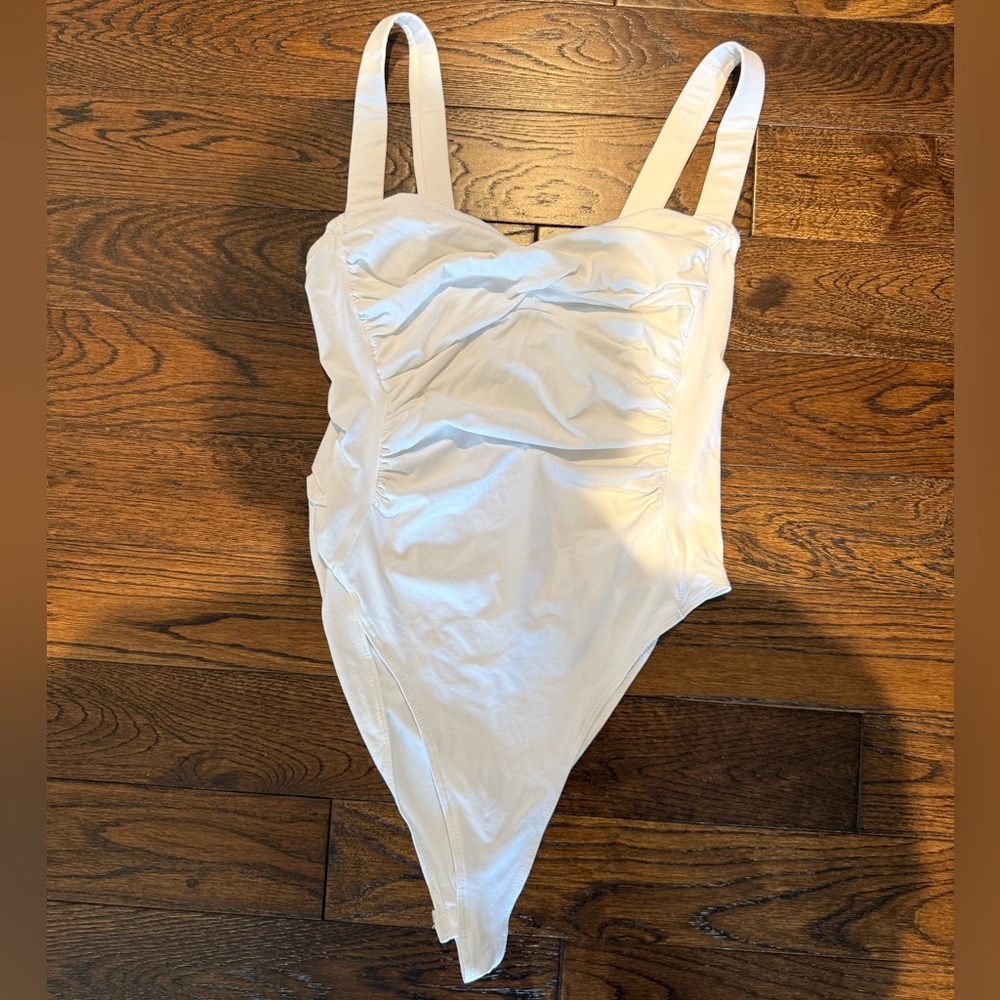 ZARA White Ruched Bodysuit – Sweetheart Neckline (Size S, BNWT 🏷️)